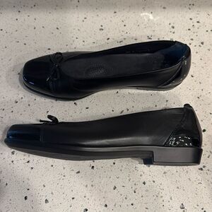SAS Comfort Slip On Black Leather Shoes Toe Bow Flats Made in USA SZ 8.5 NARROW